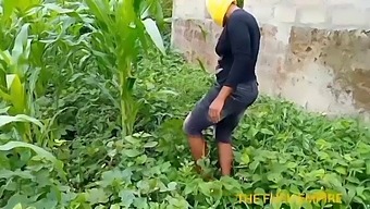Agriculture Professor Visits Students' Maize Field And Encounters Lucky College Lad For Outdoor Pussyfucking