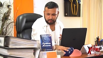 A Peruvian Custodian Pretends To Be A Physician To Stimulate A Curvy Venezuelan